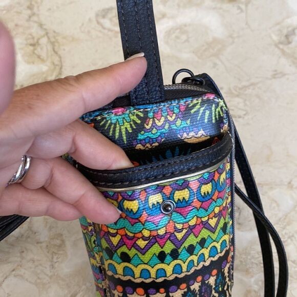 As New! SAKROOTS Peace Smartphone Wristlet Crossbody Bag Radiant One World - Picture 6 of 14
